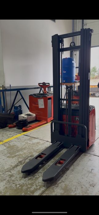 Stacker linde triplex!!! L16!! Recondicionado!! 5 metros!! Oportunidade!!