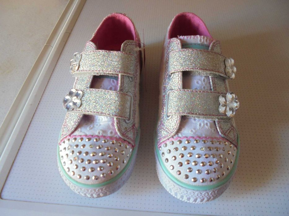 ténis de menina da marca Skechers novas