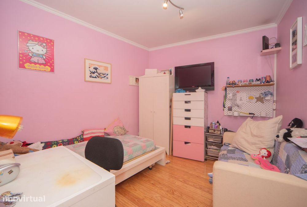Apartamento T2+1 com cave e espaços adicionais na Tv. Nazaré, Lisboa