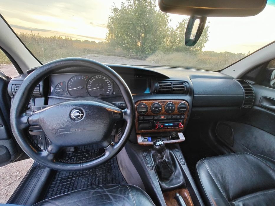 Опель омега В  (OPEL OMEGA)3,0
