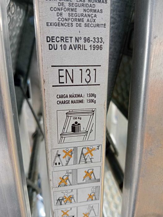Escadote em aluminio 4 degraus