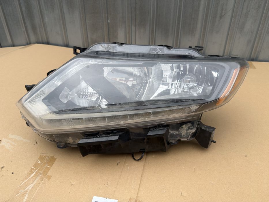 Фара левая Nissan Rogue