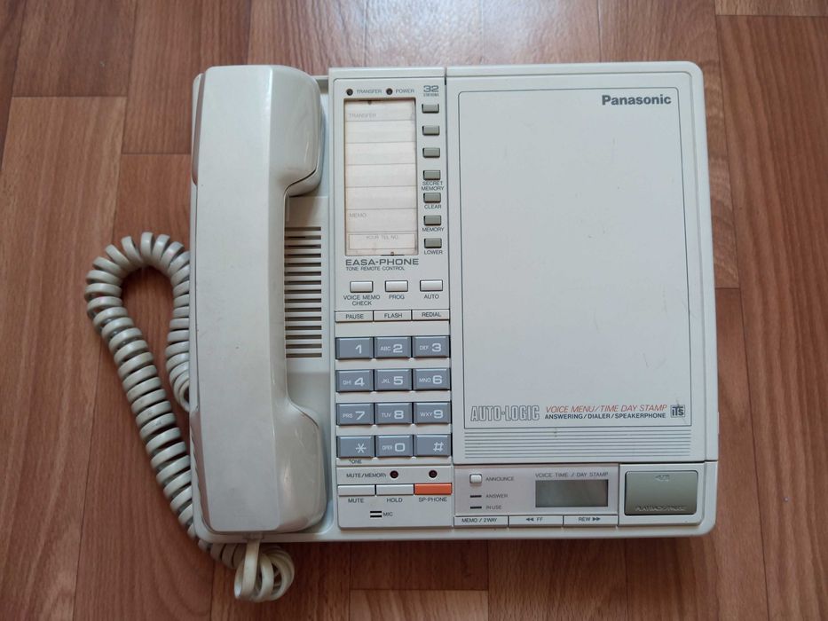 Panasonic KX-T2429B, проводной телефон со встроенным автоответчиком и голосовым меню