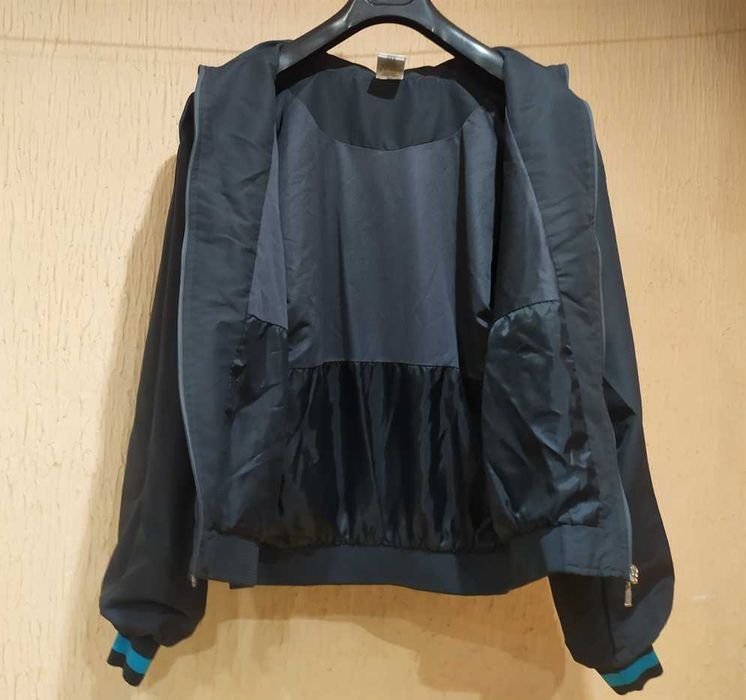 Ветровка  Adidas р-р- XL ( пр-во Германия)