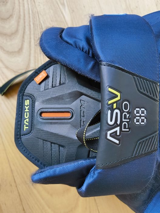 CCM as-v pro Senior S spodenki hokejowe top