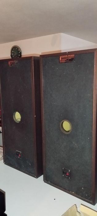 Colunas de som bom estado
