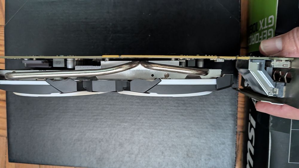 Placa gráfica MSI ARMOR 1060 OC 6gb AVARIADA