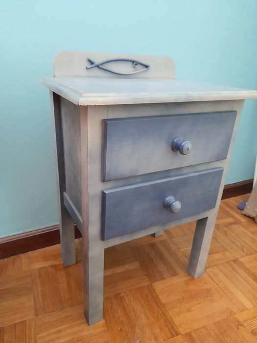 Mesinha de cabeceira vintage restaurada
