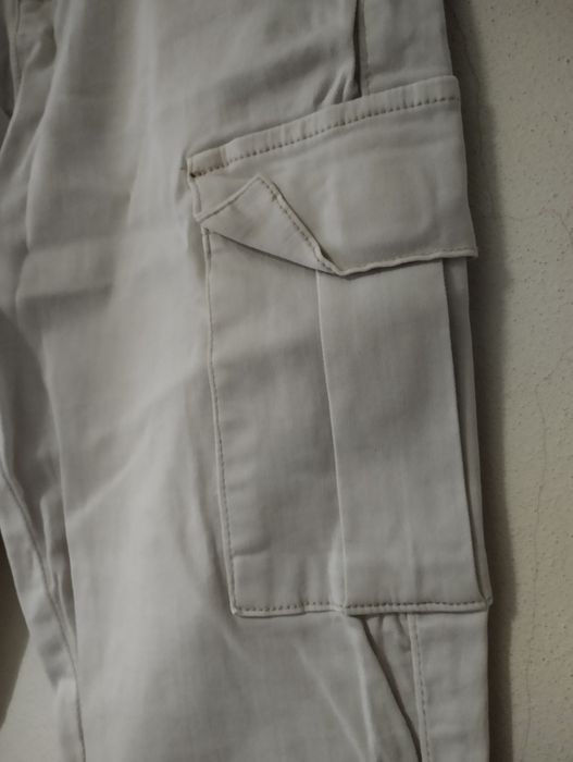 Calças beges nunca usadas