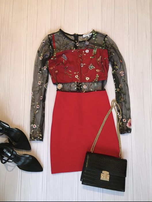 Красиве плаття з вишивкою