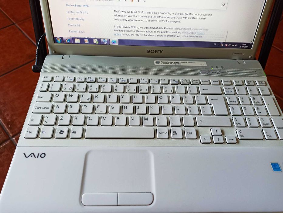 Peças / Teclas Sony Vaio VPCEB1J1E (branco e castanho)64738814154370120