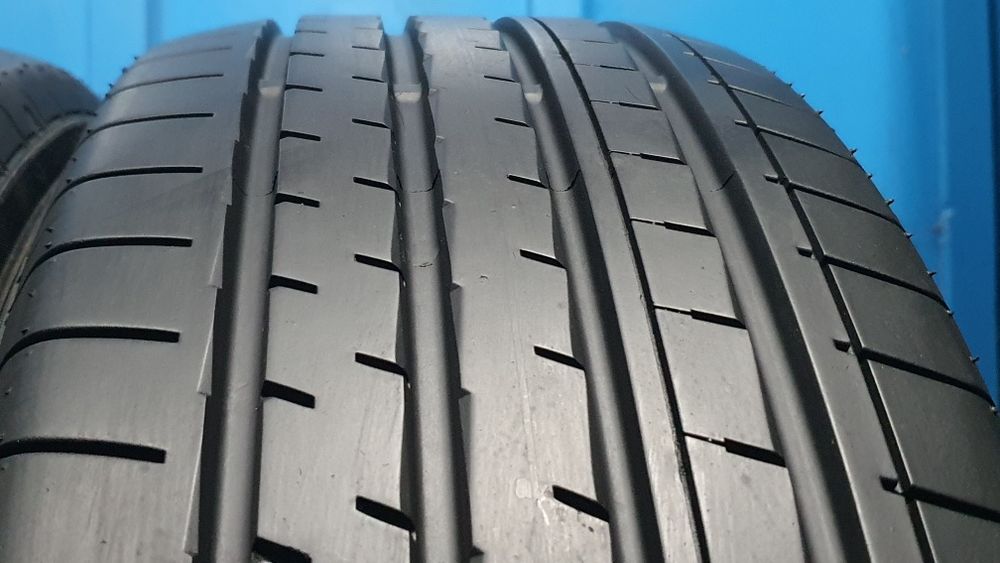 235/60 R18 Markowe opony letnie Yokohama  - bez napraw  - Rok 2022
