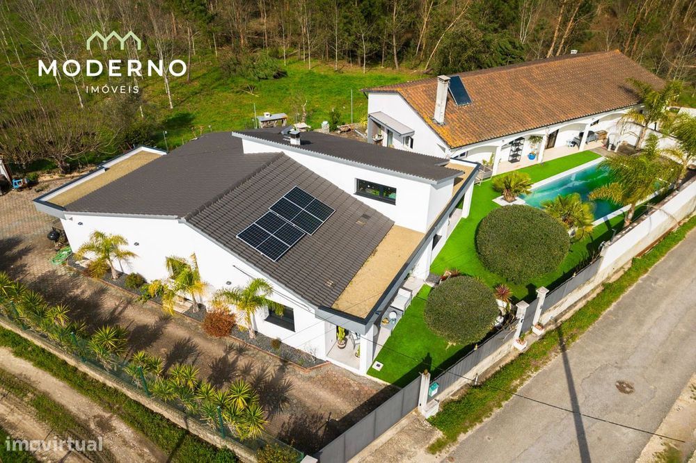 Moradia T4 + T2 + T1 com piscina e terreno – Foz, Mata Mourisca