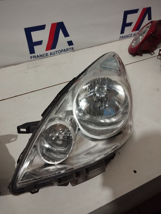 Фара Нісан Ноте Nissan Note