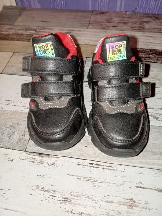 Кросівки на хлопчика 24