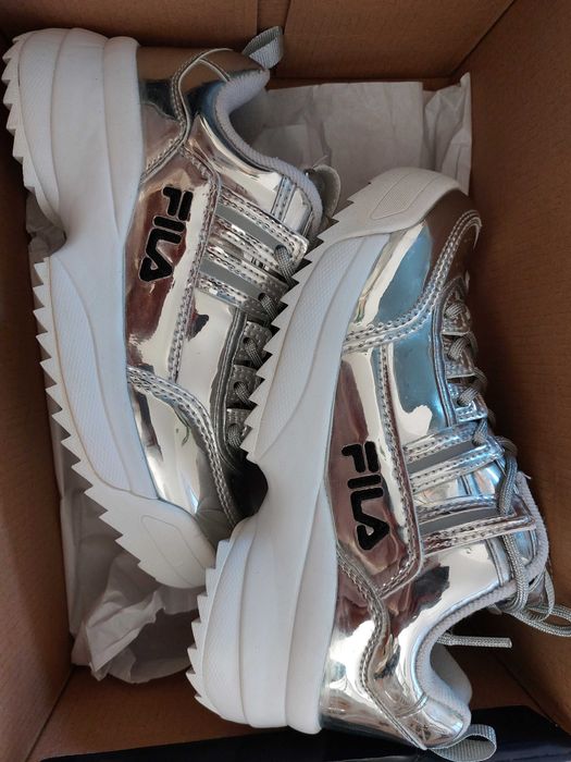 Sneakersy srebrne Fila 38