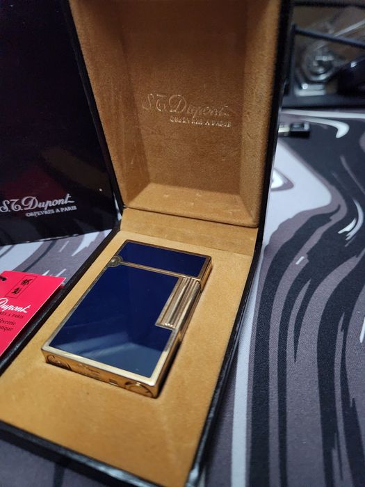 Isqueiro S.T. Dupont laca da China azul e dourado, com caixa e certificado