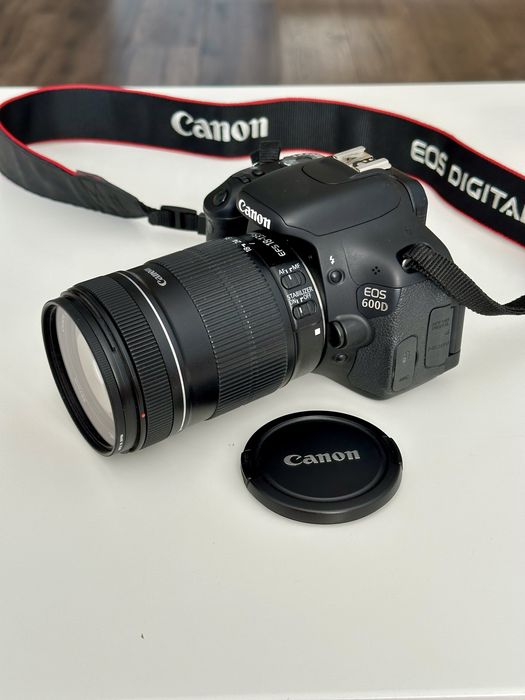 Дзеркальний фотоапарат Canon EOS 600D + об'єктив EF-S 18-135mm + сумка