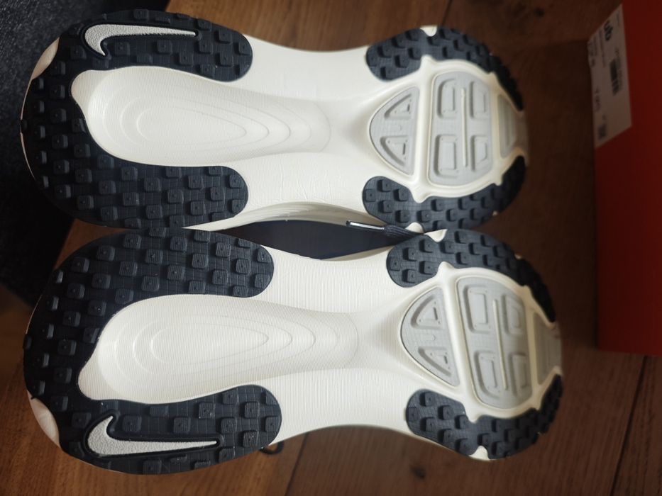 Nike Vomero 18, 40, 26,5 cm
