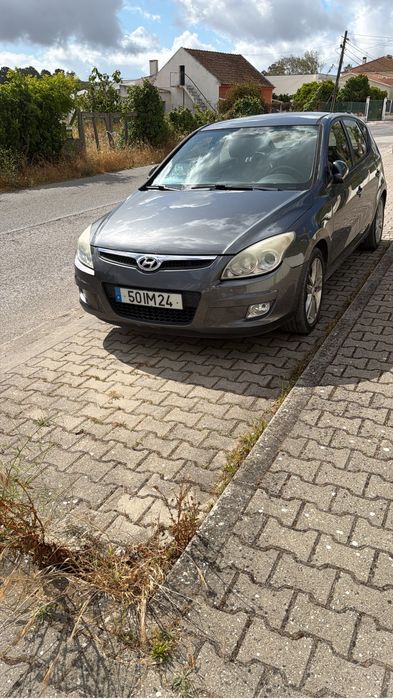 Hyunday  i30 1.6 CRDi - 2009 Muito economico . Carro muito economico ideal para quem procura um veiculo fiavel  para o dia a dia.
