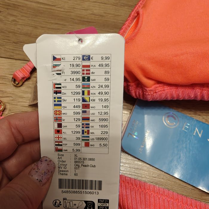 Nowy, śliczny strój kąpielowy