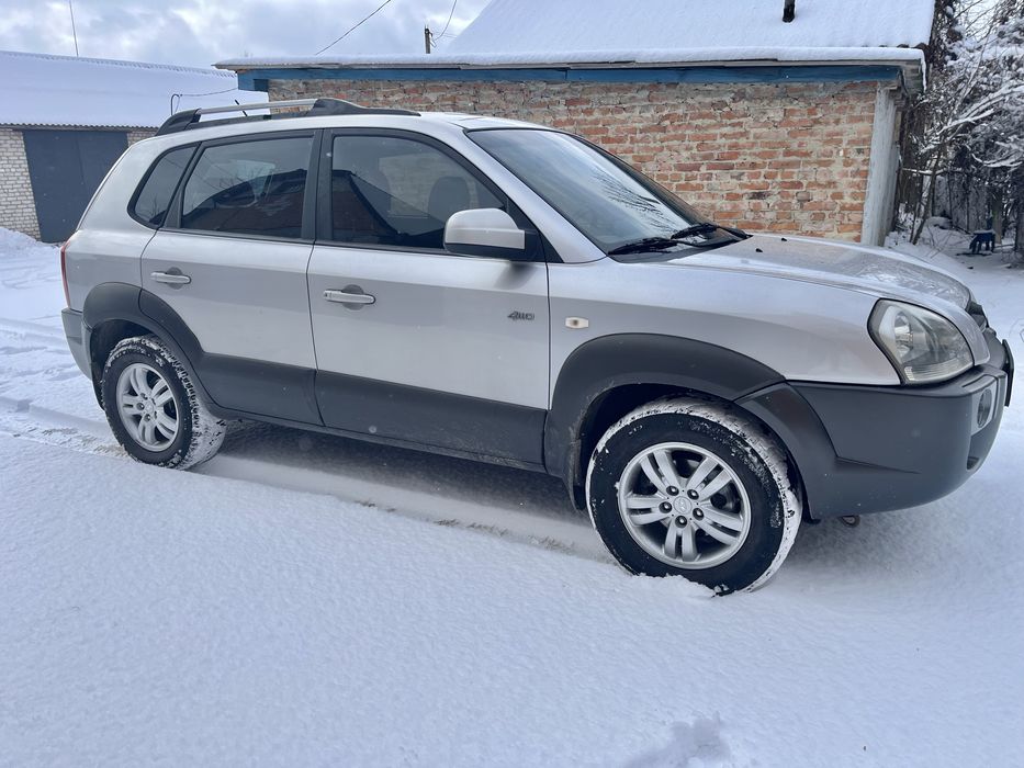 HYUNDAI Tucson 4*4. 2.0бензин! 2006год.