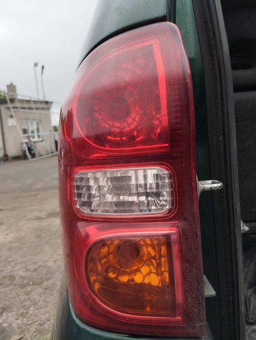 Toyota RAV4 4x4 2.0i 5D 2004r.Lampa tylna lewa.