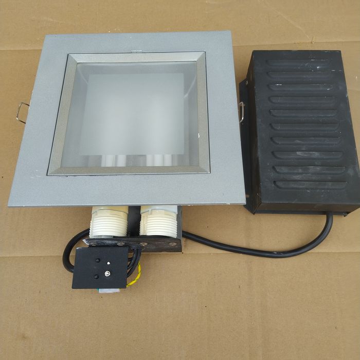 Iluminação de tecto falso64551325923075122