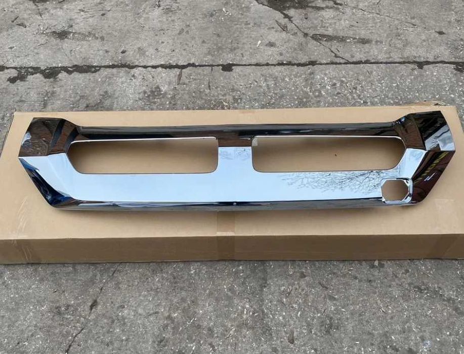 Хром переднего бампера AMG ML W166 А1668858025  Накладка бампера