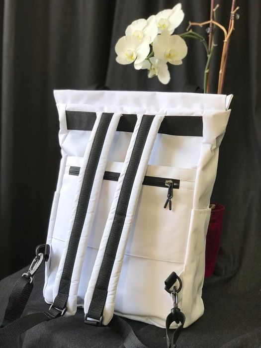 Сумка рюкзак біла, містка.