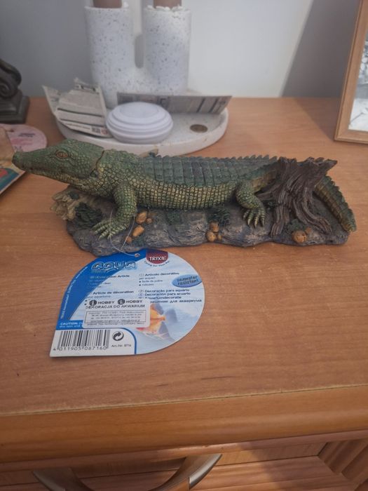 Sprzedaje figurka napowietrzanie wodę krokodyl