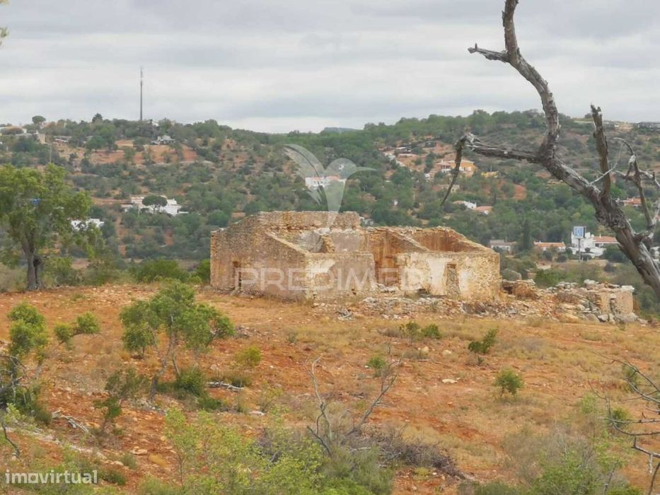 Terreno misto perfeito para a sua casa de sonho