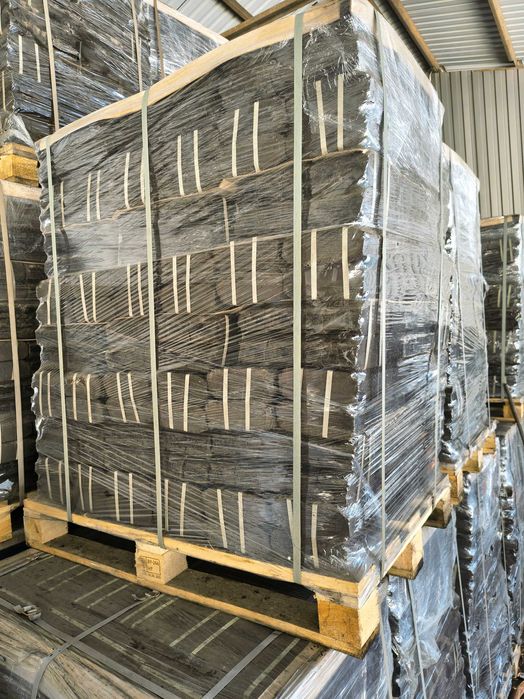 Brykiet torfowy na palecie