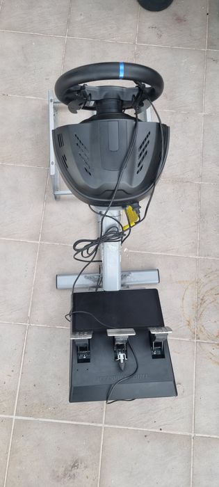 Volante Thrustmaster T300RS + Playseat