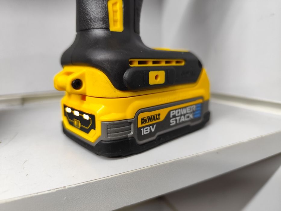 DeWal DCF 787 вживаний безщітковий акумуляторний імпакт Деволт оригіна