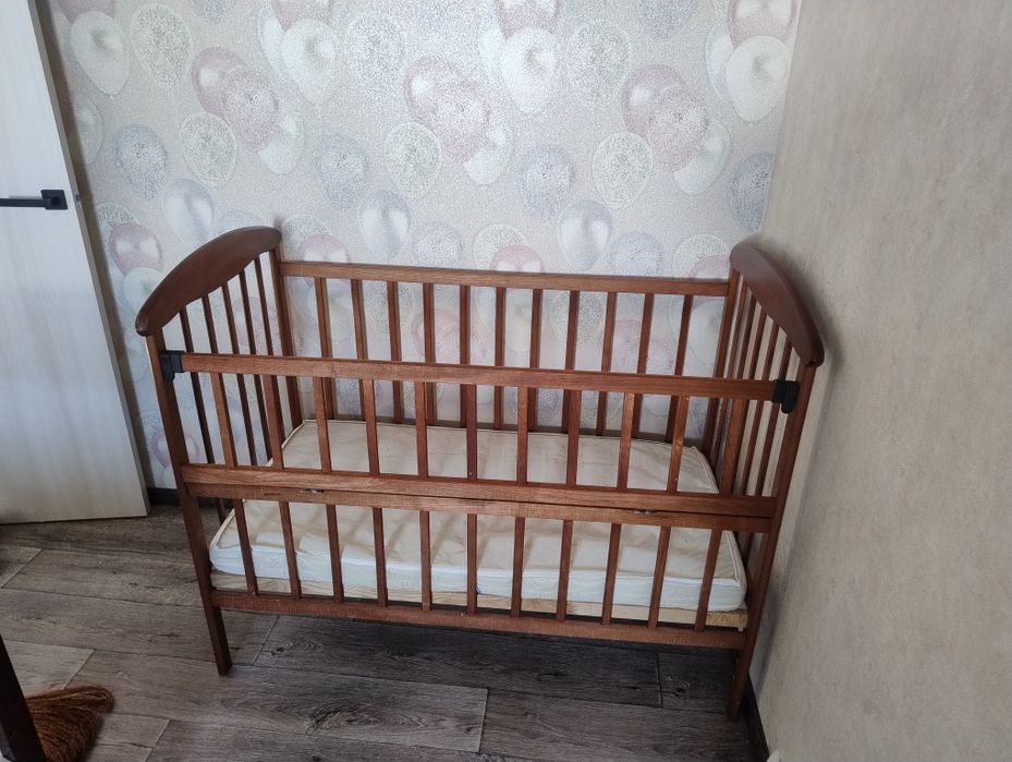 Дитяче ліжко з матрацом