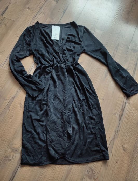 Czarna połyskująca sukienka