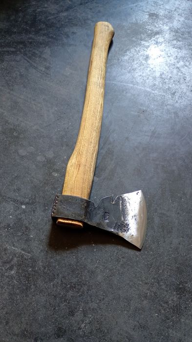 Ręcznie kuta siekiera 1kg / 50cm akacja
