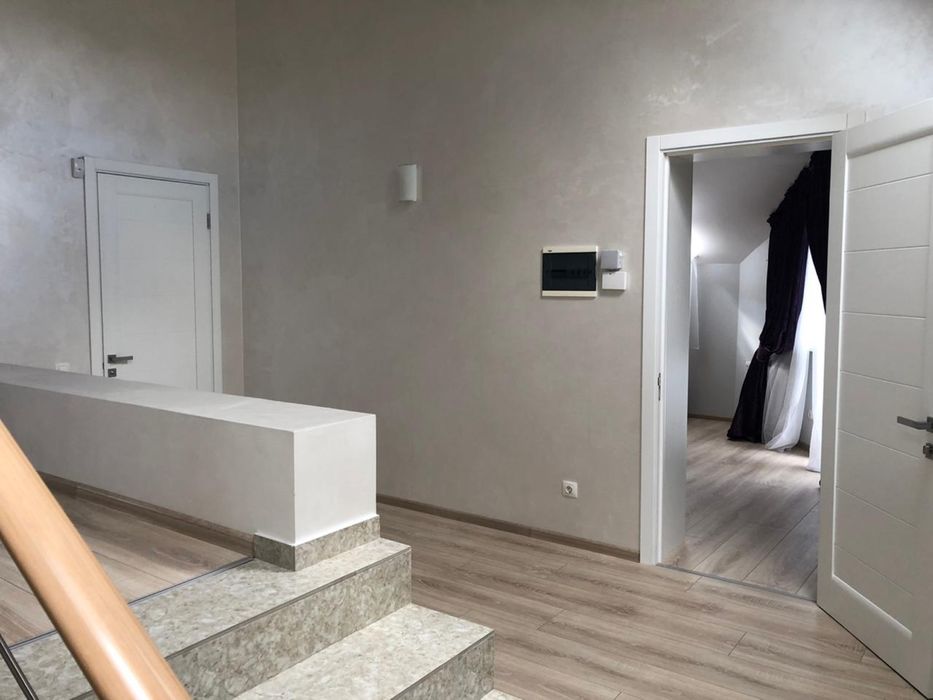 Продаж будинку з басейном в Лісниках 380 м2