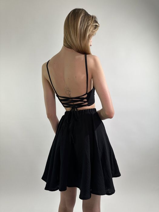 Czarny muślinowy top z sznurkami