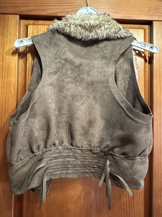 Colete castanho com pelo