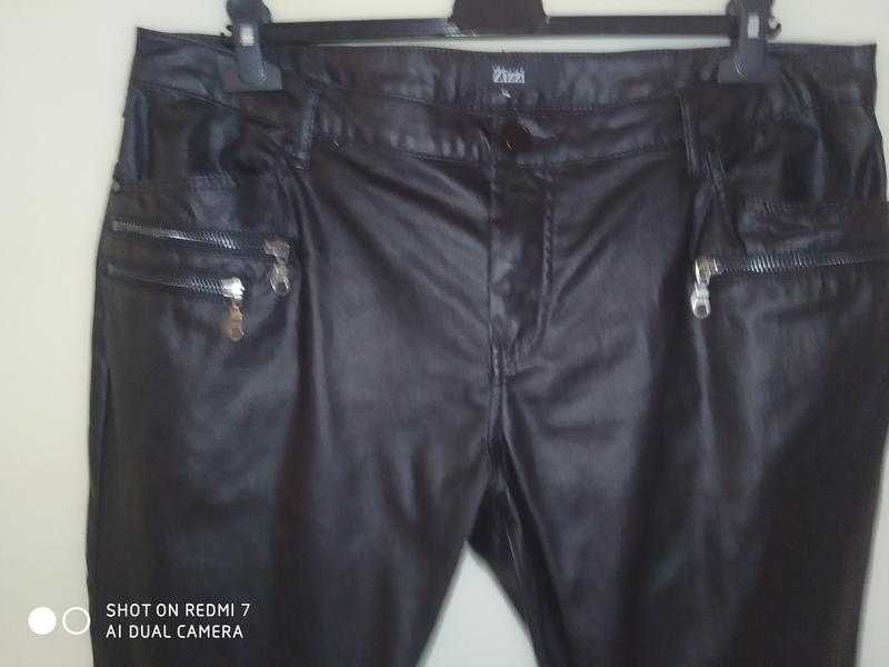 Джинсы под кожу
Zizzi