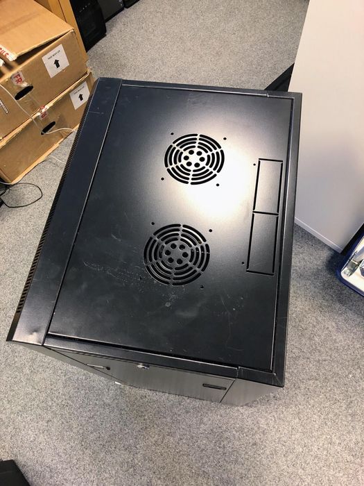 Sprzedam Szafę Instalacyjną LANBERG RACK 19" 18U