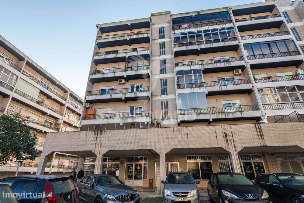Apartamento T3 para venda na Rua dos Congregados. — São Victor, Braga
