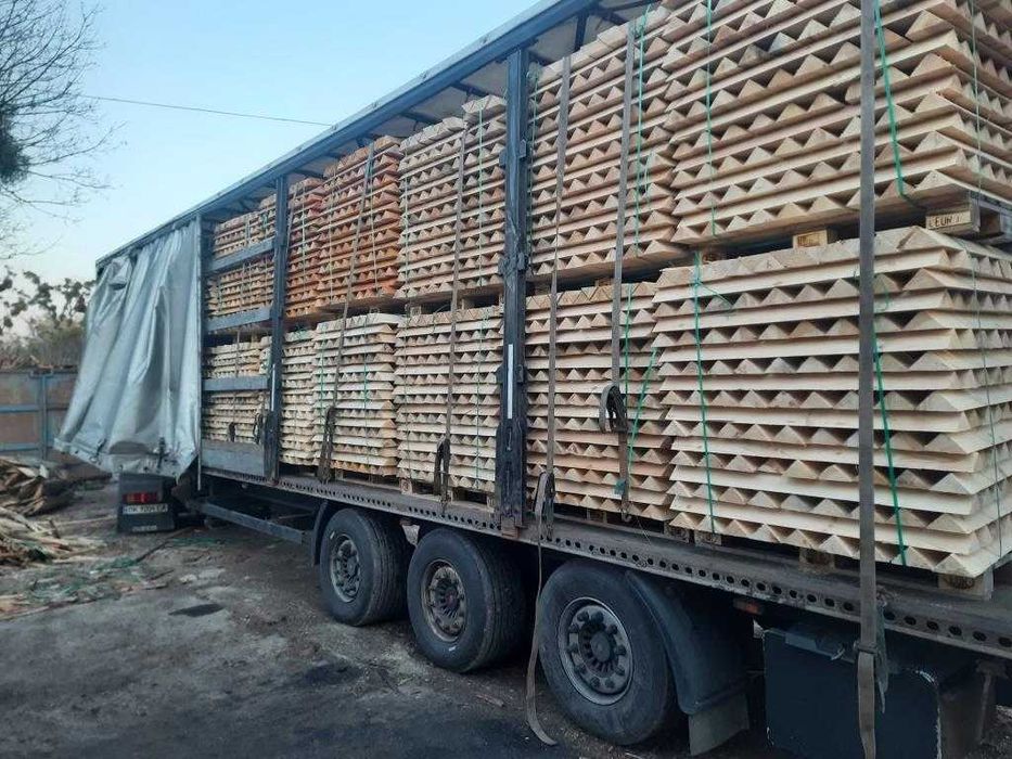 Верстат для розпуску деревяного бруска по діагоналі
