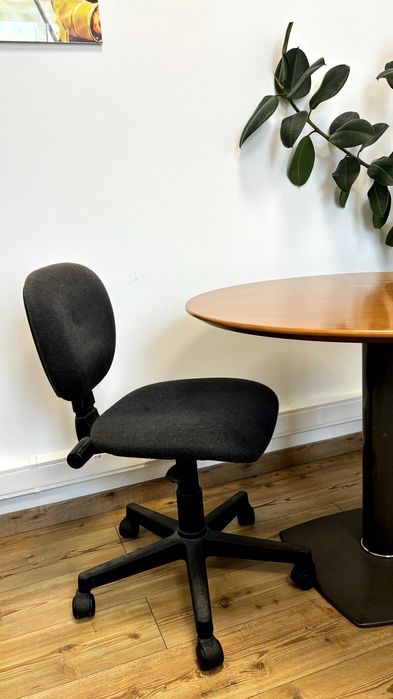 Mesa redonda de escritório + 2 cadeiras – 100€ URGENTE