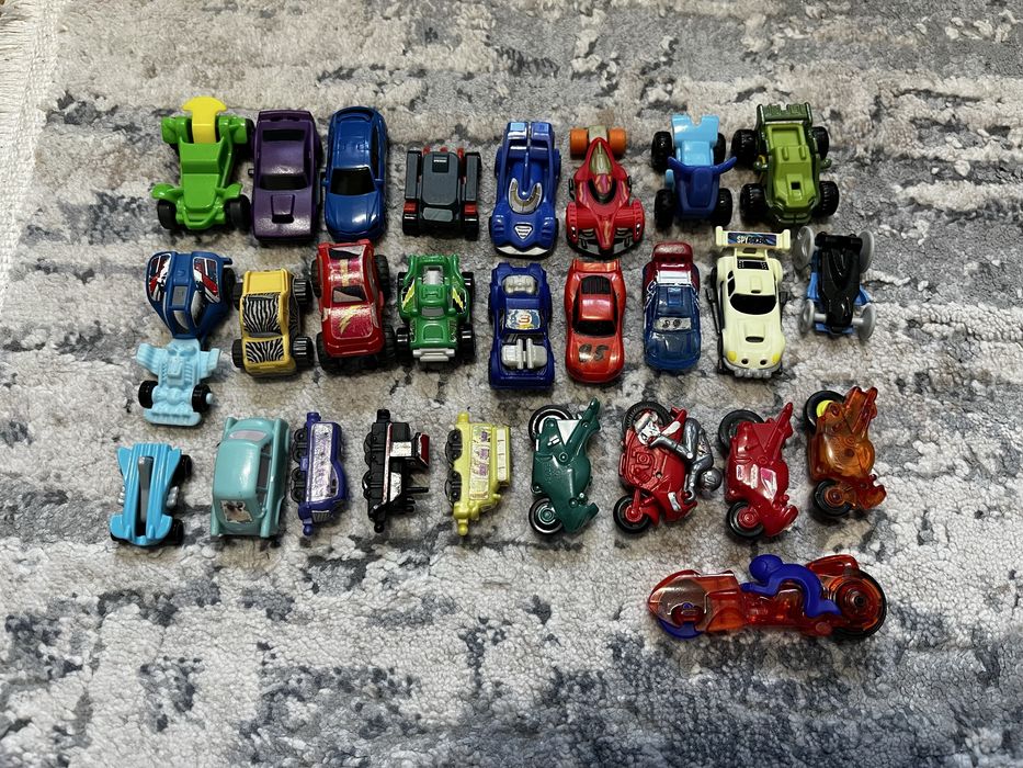 Машинки HotWheels,matchbox,військова техніка,танки,disney pixar,kinder