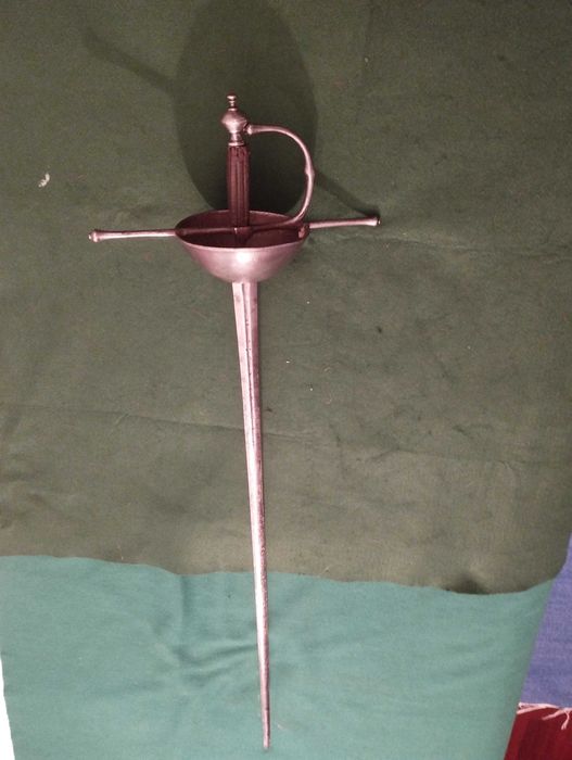 Espada rapiére, também conhecida como "Taza" ou "Copo