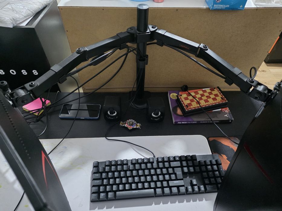 Monitores e itens de informática