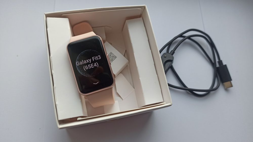 Крутий фітнес браслет Samsung Galaxy Fit3